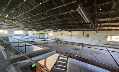 Importante propiedad comercial a metros de Av. Mitre (ex bodega)