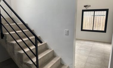 Casa en venta tipo duplex 3 ambientes Pilar - Financiado