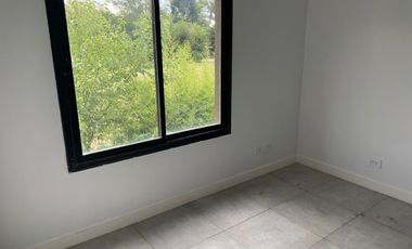 Casa en venta tipo duplex 3 ambientes Pilar - Financiado