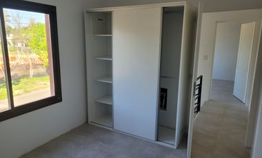 Casa en venta tipo duplex 3 ambientes Pilar - Financiado