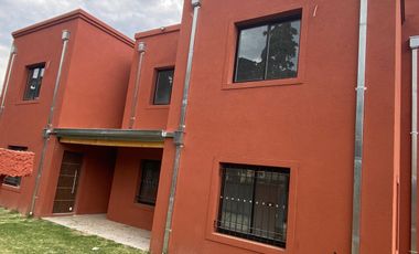 Casa en venta tipo duplex 3 ambientes Pilar - Financiado