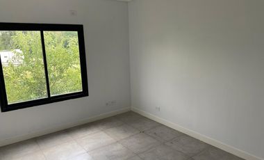 Casa en venta tipo duplex 3 ambientes Pilar - Financiado