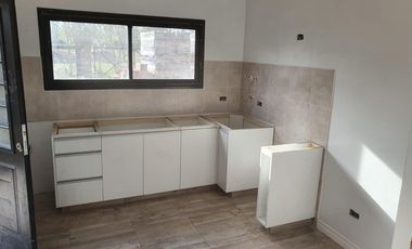 Casa en venta tipo duplex 3 ambientes Pilar - Financiado