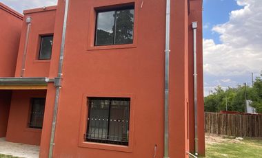 Casa en venta tipo duplex 3 ambientes Pilar - Financiado