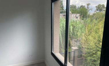 Casa en venta tipo duplex 3 ambientes Pilar - Financiado