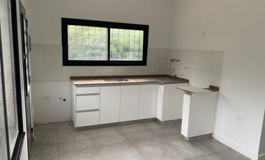 Casa en venta tipo duplex 3 ambientes Pilar - Financiado