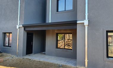 Casa en venta tipo duplex 3 ambientes Pilar - Financiado