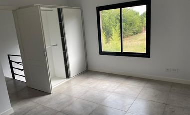 Casa en venta tipo duplex 3 ambientes Pilar - Financiado