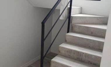 Casa en venta tipo duplex 3 ambientes Pilar - Financiado