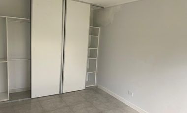 Casa en venta tipo duplex 3 ambientes Pilar - Financiado