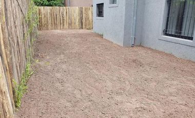 Casa en venta tipo duplex 3 ambientes Pilar - Financiado
