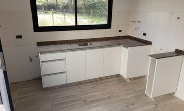 Casa en venta tipo duplex 3 ambientes Pilar - Financiado
