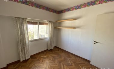 Venta de departamento de 3 ambientes con baulera en Quilmes