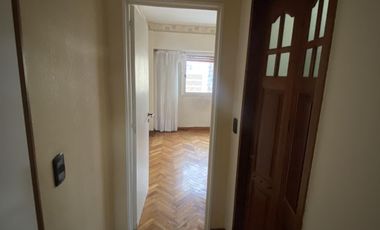 Venta de departamento de 3 ambientes con baulera en Quilmes