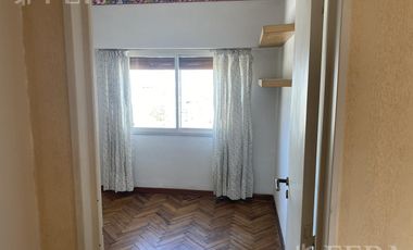 Venta de departamento de 3 ambientes con baulera en Quilmes