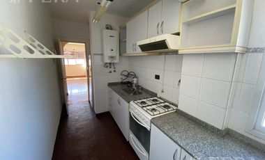 Venta de departamento de 3 ambientes con baulera en Quilmes