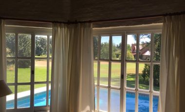 Casa en  Los Cardales Country Club con vista a golf