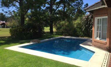 Casa en  Los Cardales Country Club con vista a golf