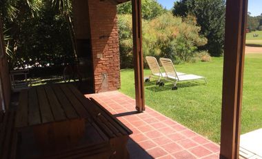 Casa en  Los Cardales Country Club con vista a golf