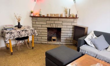 Casa en venta de 3 ambientes a metros de la Gruta de Lourdes.