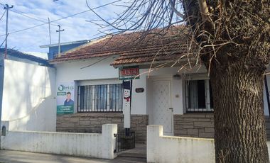 Casa en venta de 3 ambientes a metros de la Gruta de Lourdes.
