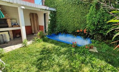 Propiedad Cuatro ambientes cercano a Bernal centro