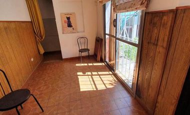 Propiedad Cuatro ambientes cercano a Bernal centro
