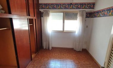 Propiedad Cuatro ambientes cercano a Bernal centro