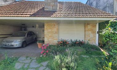 Propiedad Cuatro ambientes cercano a Bernal centro