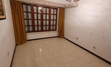 Propiedad Cuatro ambientes cercano a Bernal centro