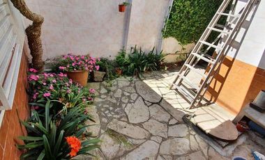 Propiedad Cuatro ambientes cercano a Bernal centro