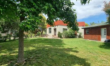Casa en venta - 3 Dormitorios 3 Baños - 730Mts2 - Pilar