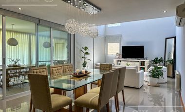 CASA EN VENTA 6 AMBIENTES - BARRIO NUEVO QUILMES CON SALIDA AL CANAL