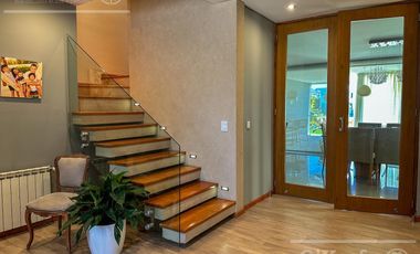 CASA EN VENTA 6 AMBIENTES - BARRIO NUEVO QUILMES CON SALIDA AL CANAL