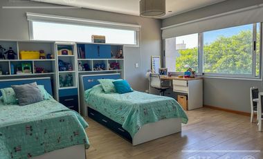 CASA EN VENTA 6 AMBIENTES - BARRIO NUEVO QUILMES CON SALIDA AL CANAL