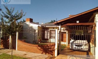 Se vende casa en  Barrio Itaembe Mini