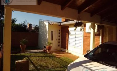 Se vende casa en  Barrio Itaembe Mini