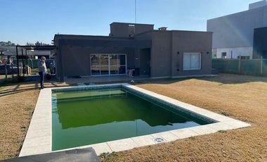 Casa en venta - 3 Dormitorios 3 Baños - Cochera - 680Mts2 - Canning