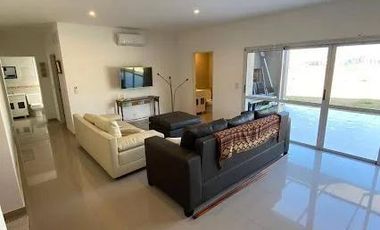 Casa en venta - 3 Dormitorios 3 Baños - Cochera - 680Mts2 - Canning