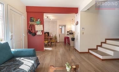 Sólida y cálida casa moderna