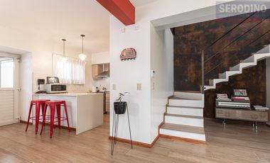 Sólida y cálida casa moderna