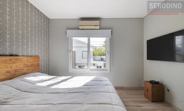 Sólida y cálida casa moderna