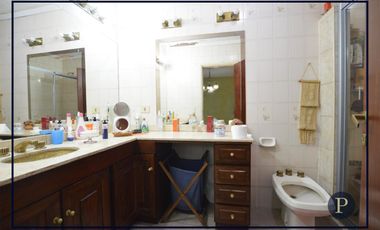 Chalet 6 ambientes con jardín barrio San Carlos