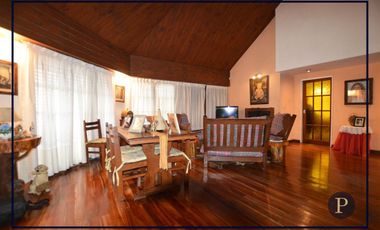 Chalet 6 ambientes con jardín barrio San Carlos