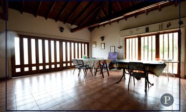 Chalet 6 ambientes con jardín barrio San Carlos