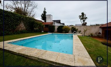 Chalet 6 ambientes con jardín barrio San Carlos