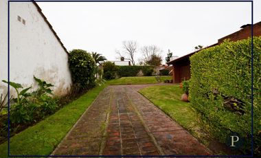 Chalet 6 ambientes con jardín barrio San Carlos