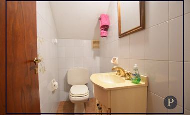Chalet 6 ambientes con jardín barrio San Carlos