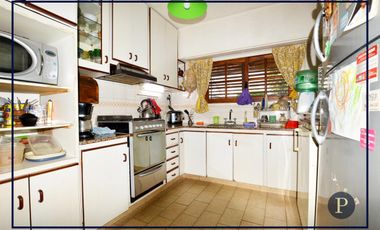 Chalet 6 ambientes con jardín barrio San Carlos