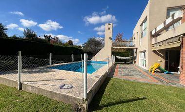 Casa racionalista en venta en Country del Banco Provincia, Francisco Alvarez
